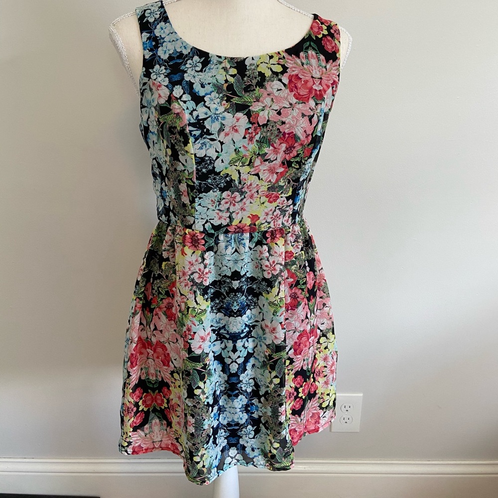 🌻 3 for $20 🌻 Speechless Floral Dress